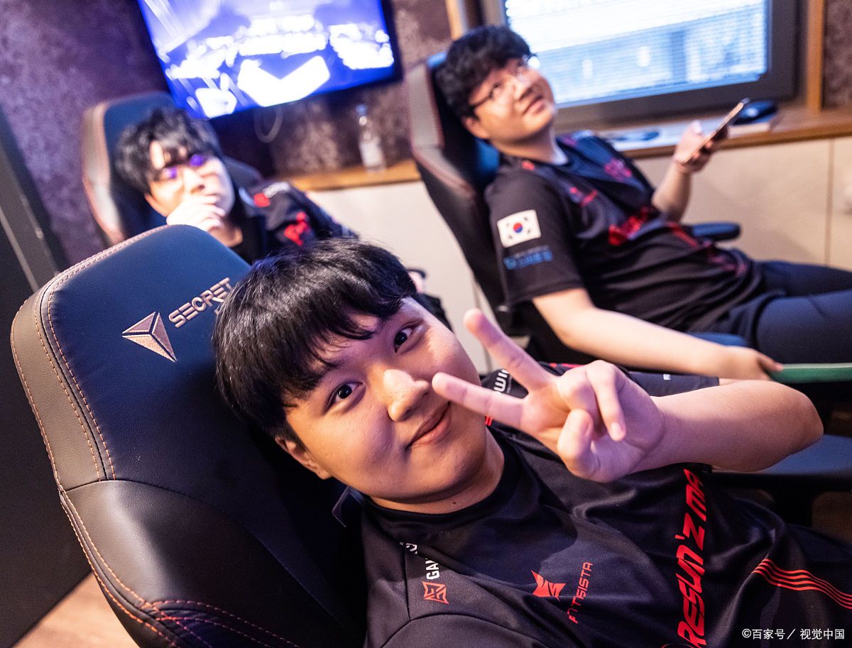 开云体育-Uzi连续十场比赛得分超过回归赛场，FPX挑战极限！