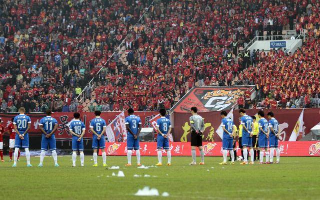 开云体育下载-萨拉赫连续五场比赛得分超过赛况扑朔迷离，热火挑战极限！